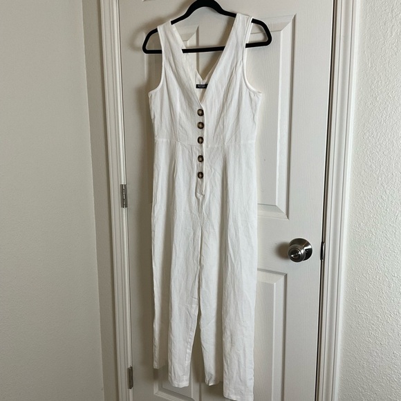 Nasty Gal White Button-Front Woman’s Jumpsuit size 6 - Picture 2 of 10